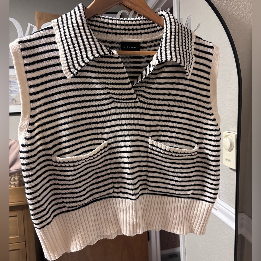 Striped cropped sweater vest
